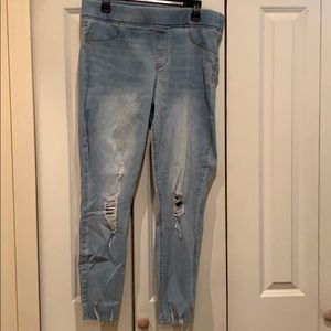 Distressed pull on jeggings